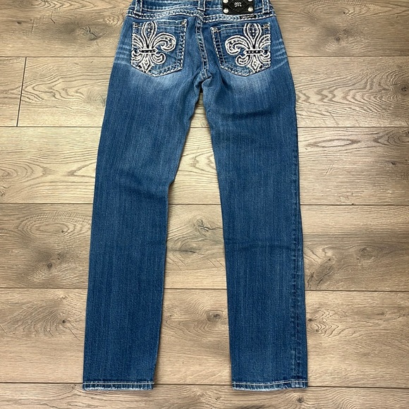 🥳HP🥳 Miss Me Distressed Embellished Skinny Jeans - Picture 1 of 8
